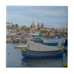 Carreau Bateaux de pêche traditionnels colorés à Malte