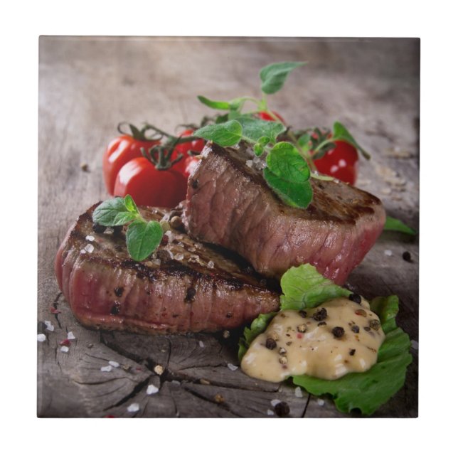 Carreau Biftecks grillés de BBQ avec les herbes et les (Devant)