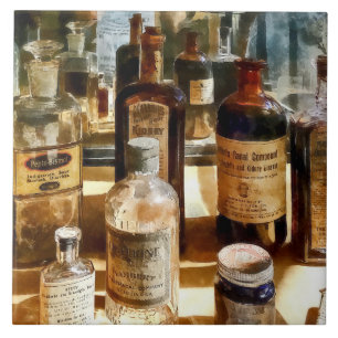 Carreau Bouteilles de médicaments dans une armoire en verr