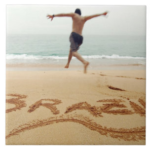 Carreau BRÉSIL. Un homme barechest en maillot de bain