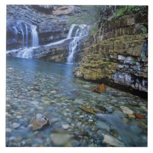 Carreau Cameron Falls dans le parc national des lacs Water