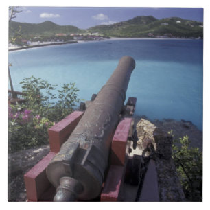 Carreau CARAÏBES, Saint-Barts, Connon pointant vers la bai