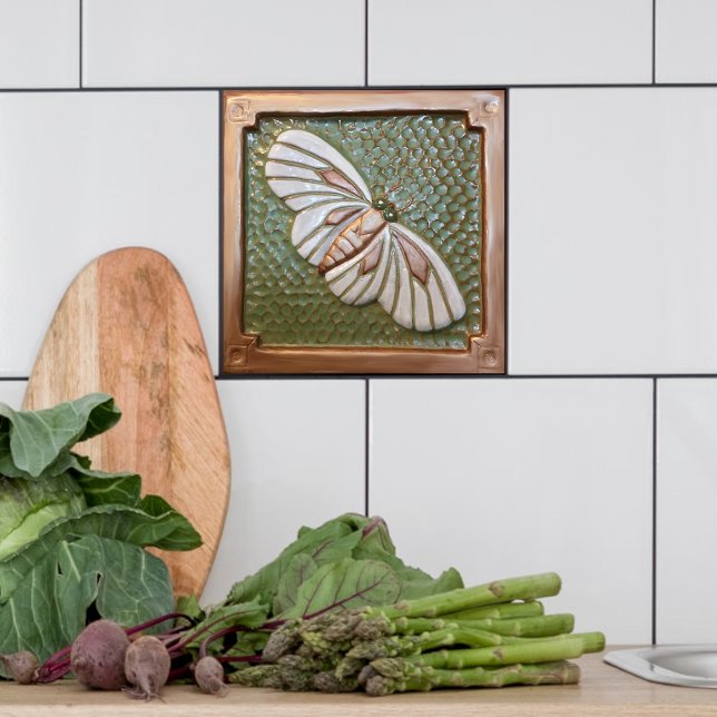 Carreau Carrelage céramique Artisanat Moth, vert et cuivre (Single Moth tile shown with white field tiles.)