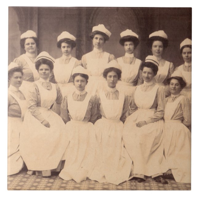 Carreau circa les diplômés 1914 d'école d'infirmières (Devant)