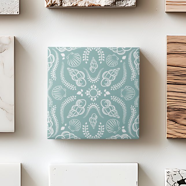 Carreau Coastère Vert & Blanc Coquillage Motif moderne (Coastal Green & White Seashell Modern Pattern Ceramic Tile)