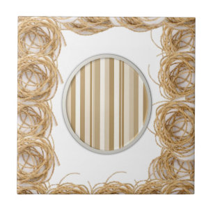 Carreau de céramique beige à rayure cordée