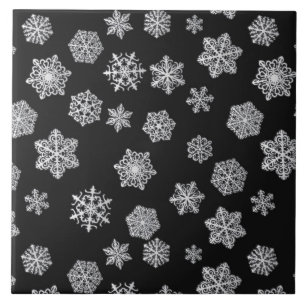 Carreau Des flocons d'argent sur un arrière - plan noir