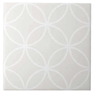 Carreau Des pétales crémeux et blancs entourent le motif d