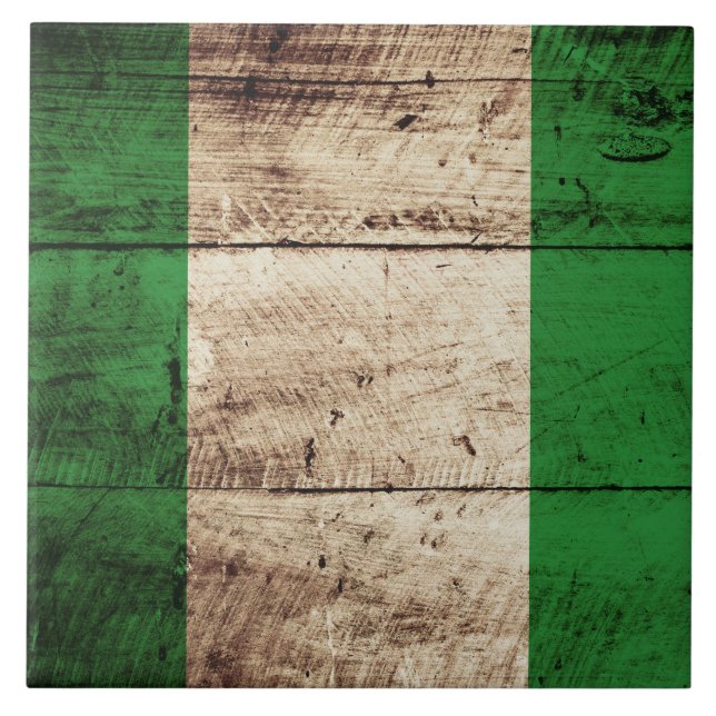 Carreau Drapeau du Nigéria sur le vieux grain en bois (Devant)