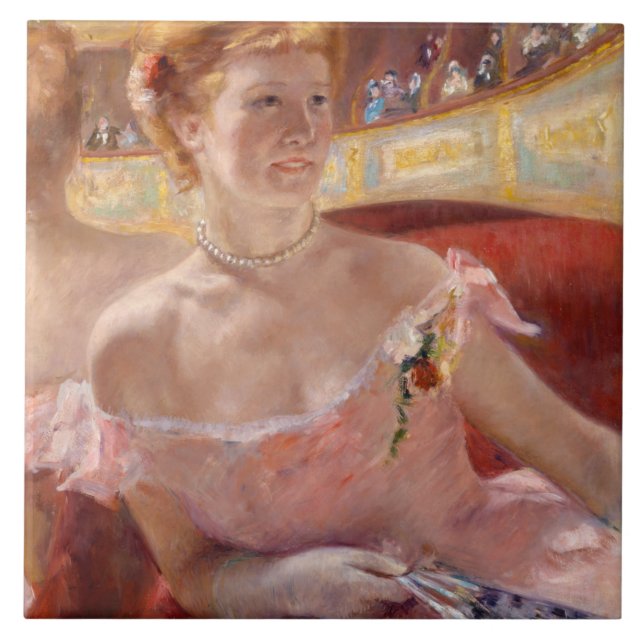 Carreau Femme américaine avec collier perle et robe rose (Devant)