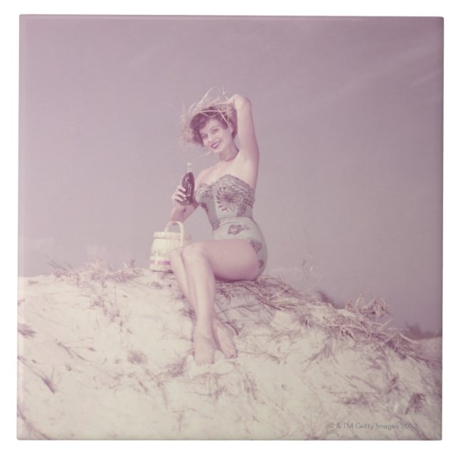 Carreau Femme détendant sur la plage (Devant)