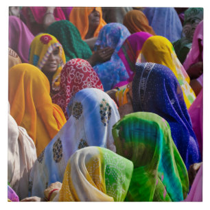 Carreau Femmes en saris colorés se rassemblent