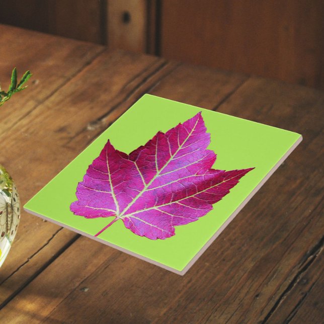 Carreau Feuille de Maple Rouge d'Automne sur Floral Vert (In Situ)