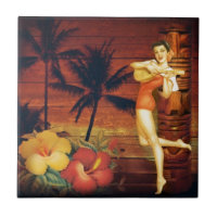 fille hawaïenne tropicale de poteau de totem de