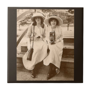 Carreau filles de caméra d'environ 1910