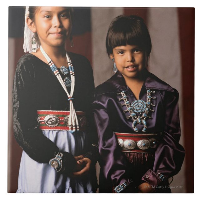 Carreau Filles de Navajo devant le drapeau (Devant)