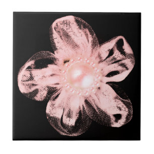Carreau Fleur rose-clair de Tulle sur le noir