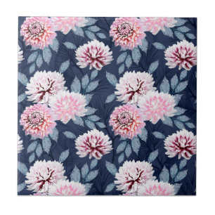 Carreau Fleurs blanches et roses sur bleu foncé.