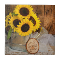 Fleurs de soleil et d'eau de jardin peuvent grange