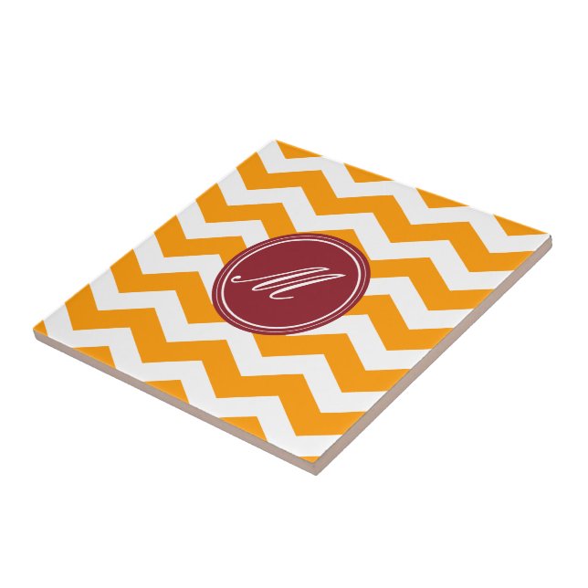 Carreau Gold et Maroon Chevron avec tuile Monogram (Côté)