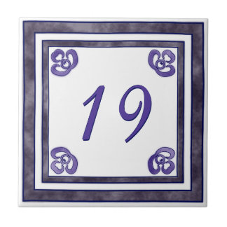 Carreau Grand numéro de maison pourpre et gris