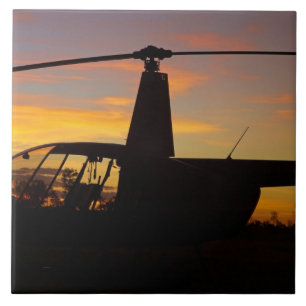Carreau Hélicoptère Robinson R44 au coucher du soleil