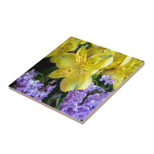 Carreau Jaune et Fleurs Lilac Violettes