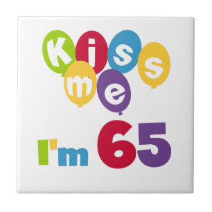 Carreau Kiss Me I'm 65 Anniversaire T-shirts et cadeaux