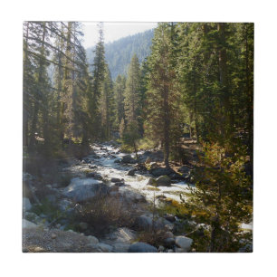 Carreau La rivière Kaweah dans le parc national de Sequoia
