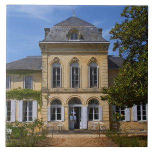 Carreau Le bâtiment principal du château, rénové par
