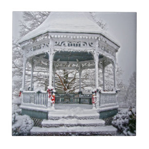 Carreau Le palais de justice Gazebo dans la neige