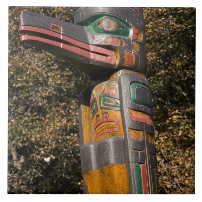 Carreau Mât totem dans un parc à Ottawa, Ontario, Canada (Devant)