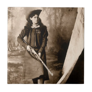Carreau Miss Annie Oakley avec pistolet, Portrait photo Vi