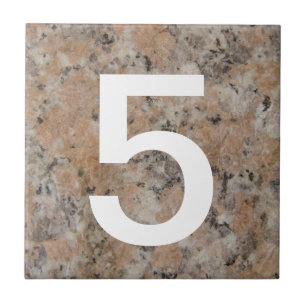 Carreau Numéro de maison rose de granit