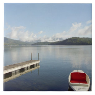Carreau Petit bateau attaché sur le dock au Lake Placid