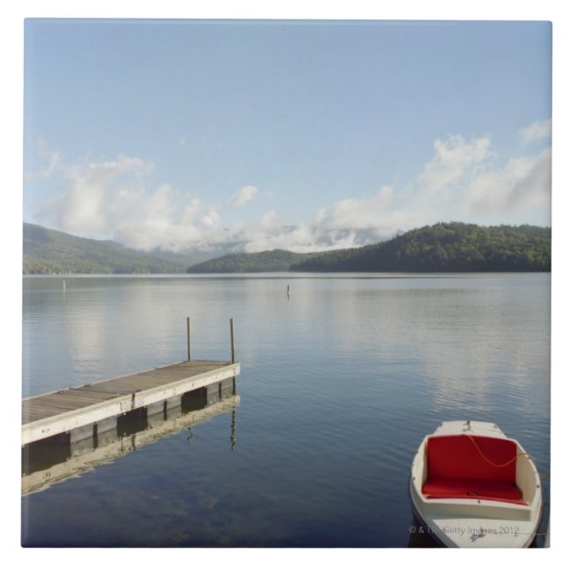 Carreau Petit bateau attaché sur le dock au Lake Placid (Devant)