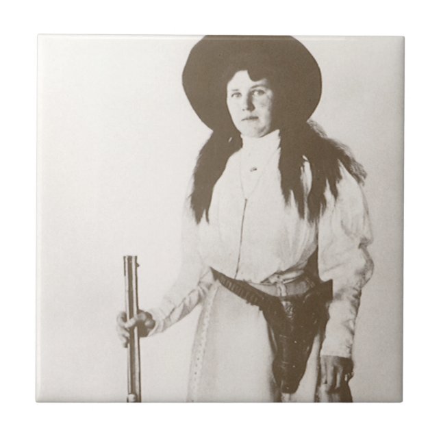 Carreau Photo Portrait d'une fille qui tient un fusil, c19 (Devant)