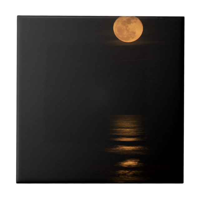 Carreau pleine lune d'or au-dessus d'océan (Devant)