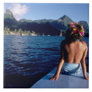 Carreau Polynésie française, Moorea. Femme qui aime la v