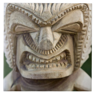 Carreau Polynésie, Royaume des Tonga. Gros plan de tiki