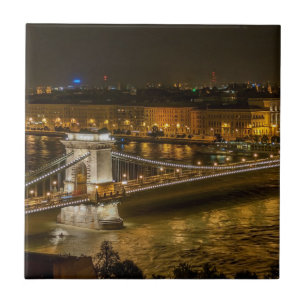 Carreau Pont de la chaîne de Budapest la nuit