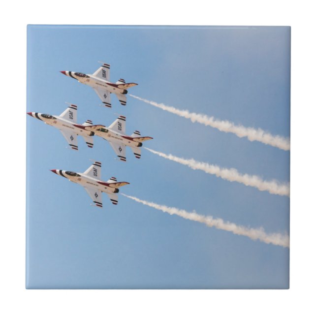 Carreau Quatre F-16 Thunderbirds volent en formation rappr (Devant)