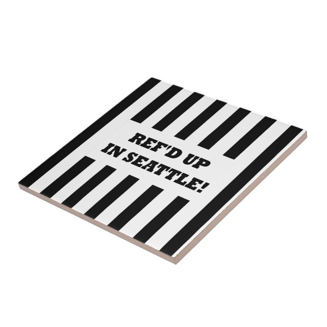 Carreau Ref'd Up à Seattle avec des arbitres de remplaceme (Côté)