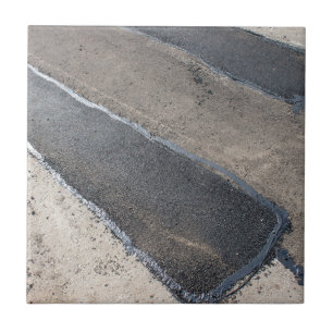 Carreau Réparez le trottoir et étendre le nouvel asphalt