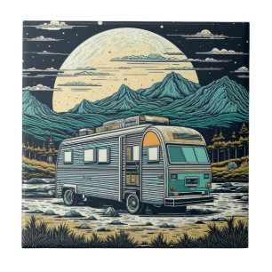 Carreau RV vintage dans les montagnes avec Pleine lune