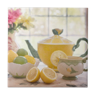 Carreau Thé d'après-midi chaud avec les citrons frais