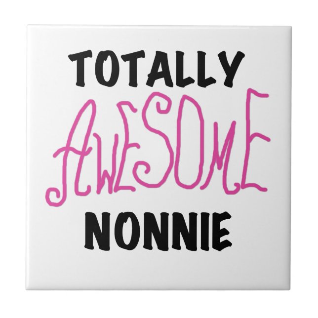 Carreau Totalement génial Nonnie Pink Tshirts et cadeaux (Devant)