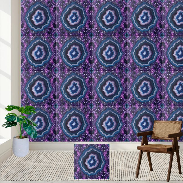 Carreau Tuile de géode Améthyste violet et bleues vibrante (Vibrant Purple and Blue Hues Amethyst Geode Tile)