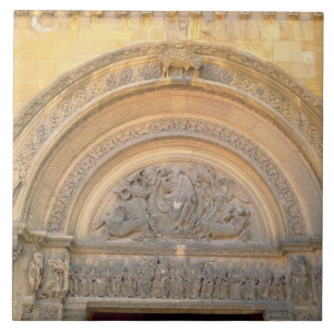 Carreau Tympan du porche dépeignant le Christ dans la