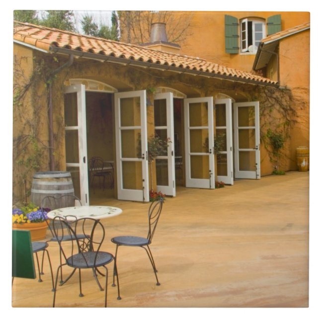 Carreau USA, Californie, Sonoma Valley, Patio à Viansa (Devant)